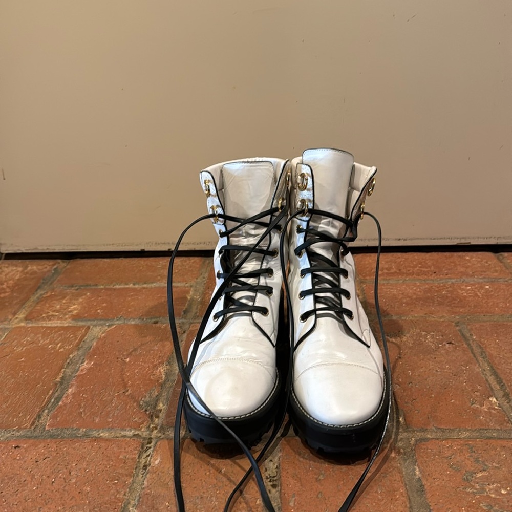 Stuart Weitzman white combat boot size 7,5